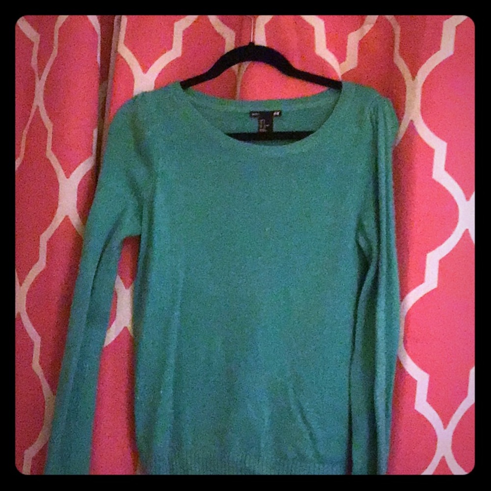 H&M Soft green long sleeve